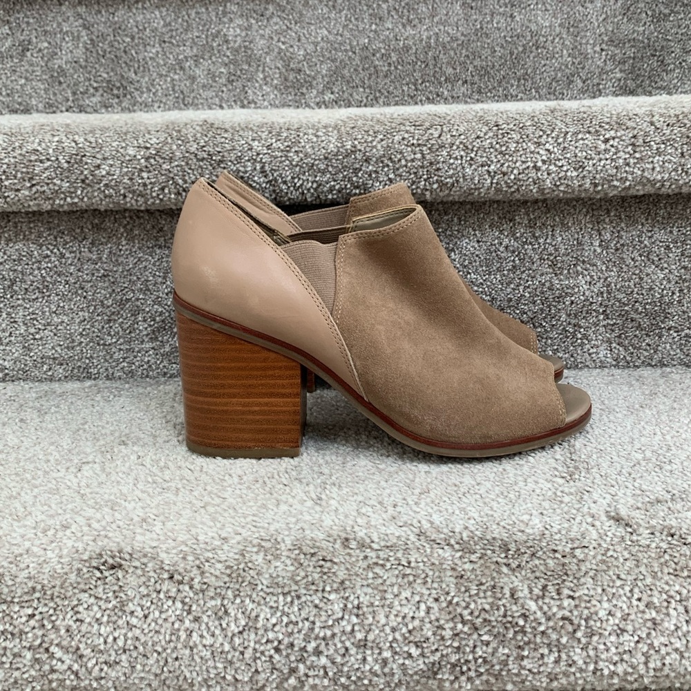 Size 9 Aldo chunky heel, open toed shoes